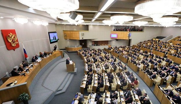 Госдума одобрила президентские поправки в Конституцию. Единогласно