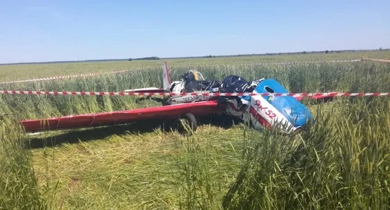 Два человека погибли при крушении легкомоторного самолета в российском регионе