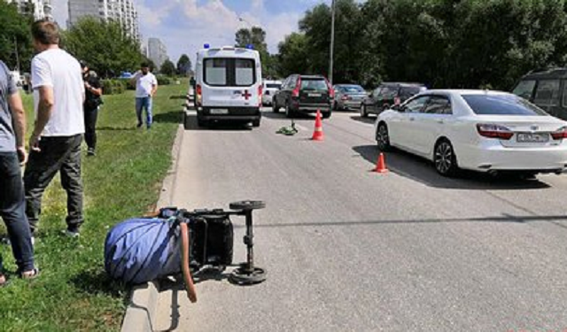 В Москве женщина сбила троих детей на пешеходном переходе