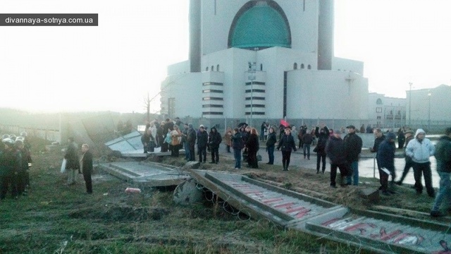 Первая кровь на руках мера Кличко, два ренных от выстрелов, нанятой ударовцами охранной фирмы ЛБ (Левый Брег)