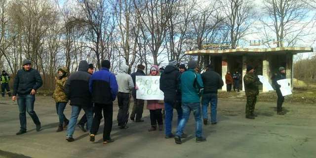 В Черкасской области протестующие жгли шины и перекрыли дорогу