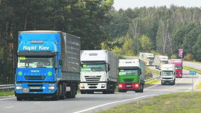 В Украине начали воровать товар прямо на ходу из фур