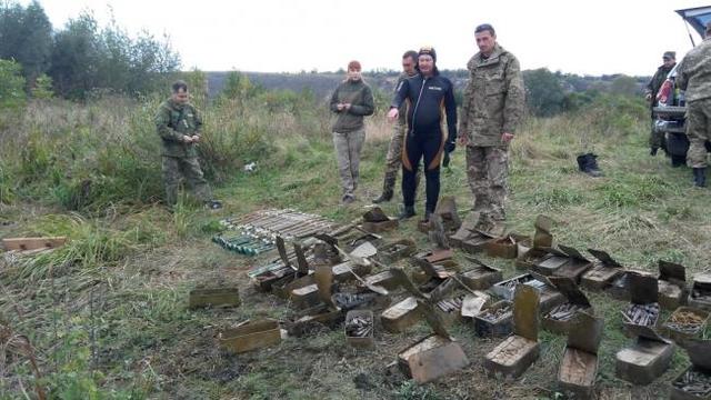 Богатый «улов»: из реки Айдар наши водолазы-саперы извлекли огромный арсенал боеприпасов