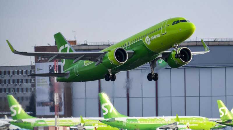 Самолет S7 Airlines пытался вылететь в Москву с неисправным двигателем