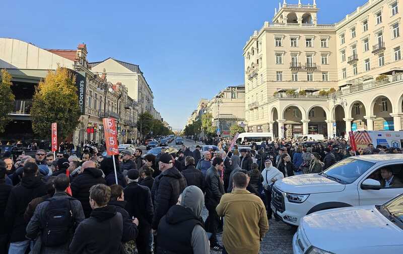 В Тбилиси начался марш против результатов парламентских выборов