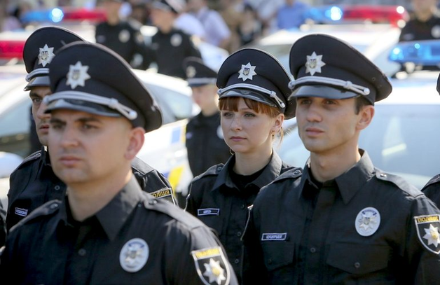 В Николаеве офицер патрульной полиции погорел на взятке в 10 тысяч гривен